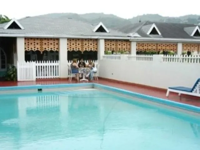 Village Hotel Ocho Rios 3*,